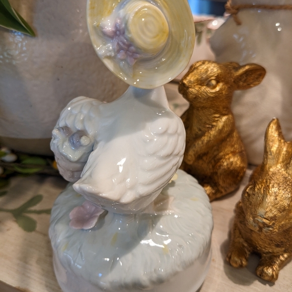 VTG Goose Porcelain Music Box Figurine Otagiri Mother Goose Easter Collectible - Picture 3 of 7
